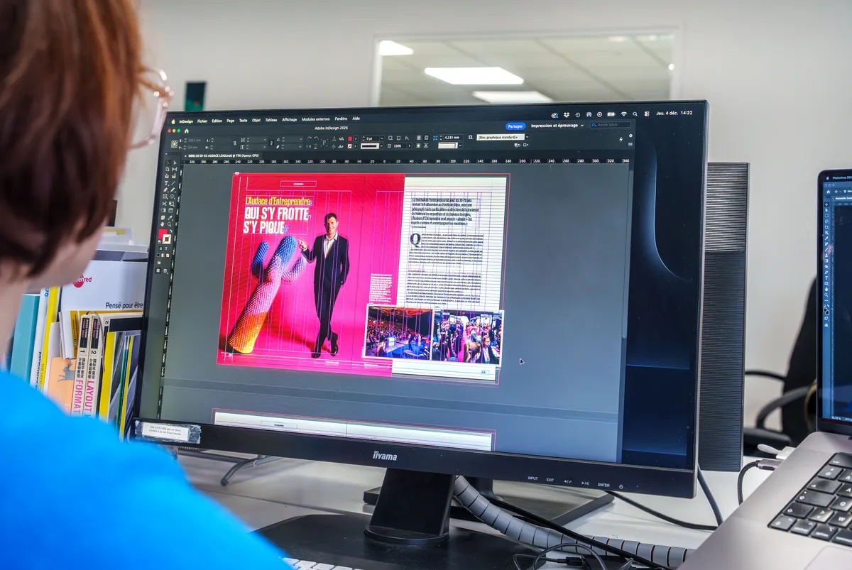 Écran de création graphique montrant une mise en page magazine réalisée par l'agence EcloLINK sous Adobe InDesign