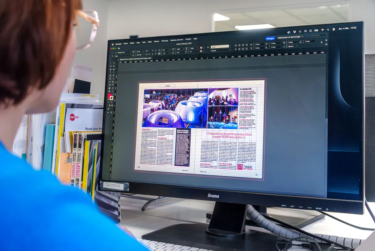 Création d'une mise en page magazine événementielle sous Adobe InDesign par une graphiste de l'agence EcloLINK